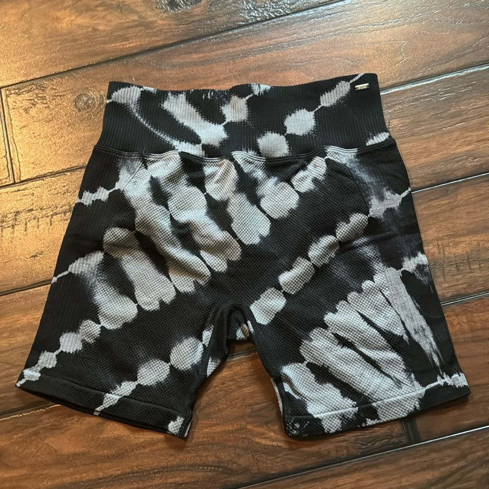 Black and grey ribbed medium Pink activewear shorts